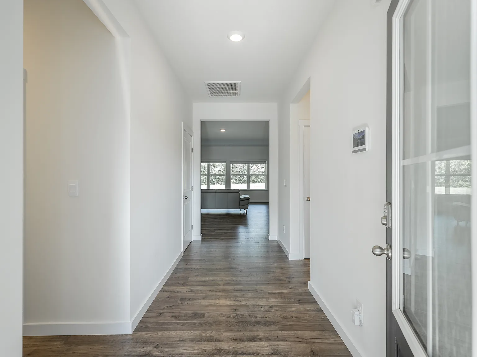 4 bed, 2250 sqft, $3,200 — Photo 4