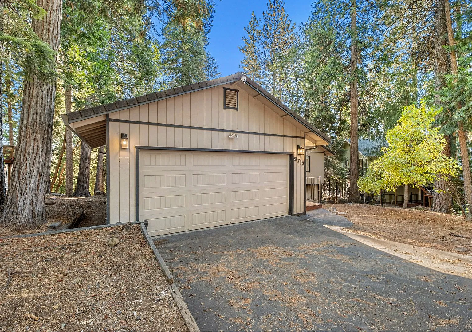 3-Bedroom Home with Forest Views in Pollock Pines — Photo 4