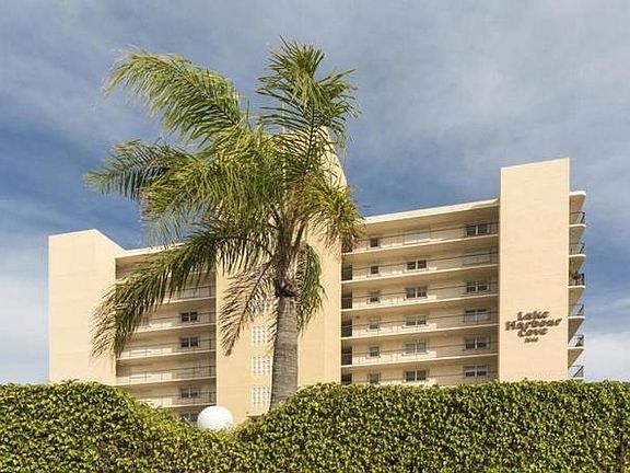 2nd image of 3040 Lake Shore Dr APT 301