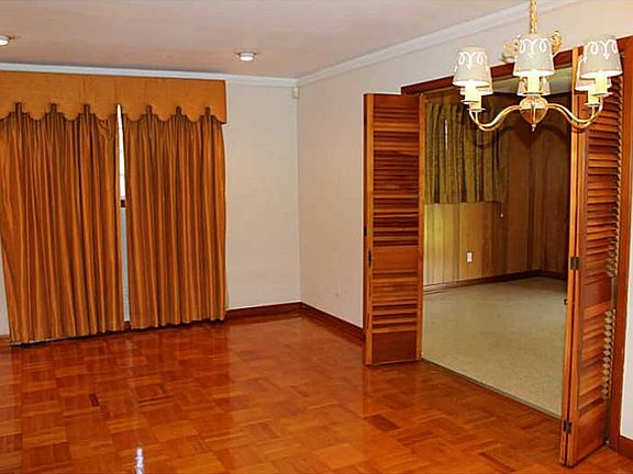2nd image of 2480 Hyman Pl