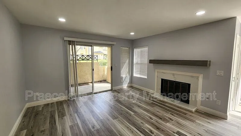 2 bed, 2.0 bath, 956 sqft, $2,750 — Photo 3