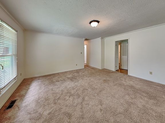 4th image of 3007 Pawnee Dr