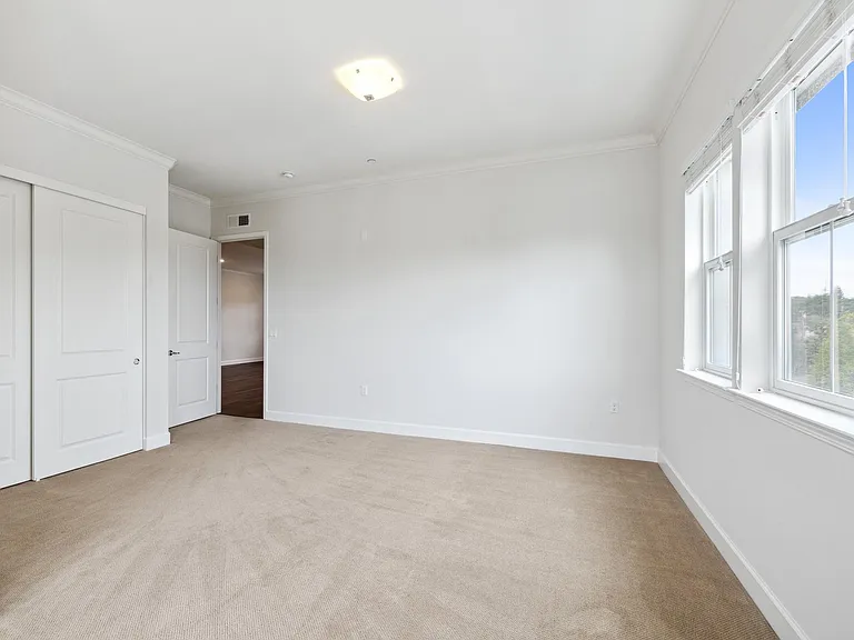 396 1st St #17 — Photo 36