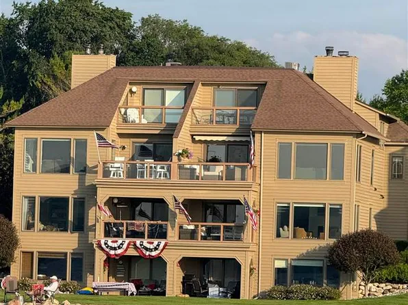 800 Front St APT 98, Boyne City, MI 49712