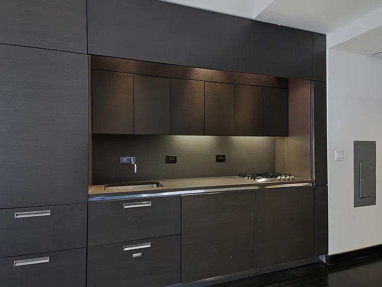 20 Pine St #607 — Photo 3