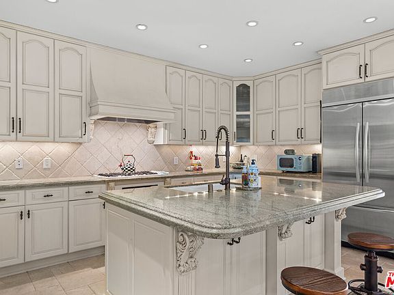 5th image of 5638 Roundtree Pl