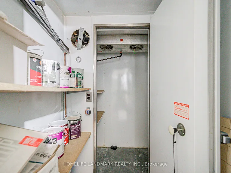 1608 Sherwood Forrest Cir — Photo 45