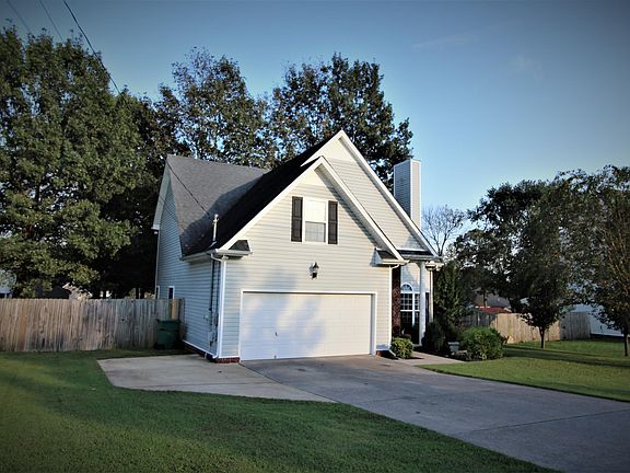 3rd image of 910 Bexley Dr