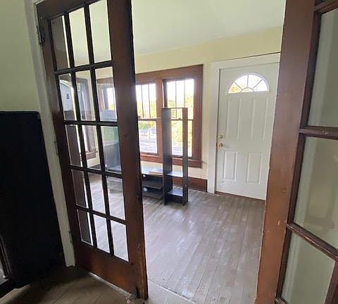 Sunroom Enclosed / Front Entry