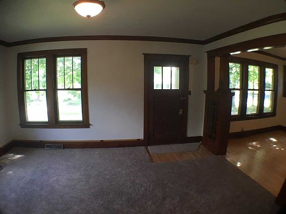 4th image of 210 Grand Ave