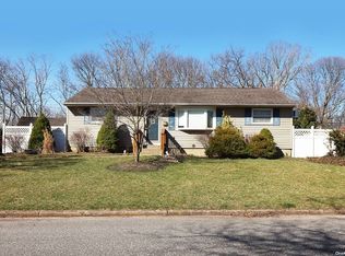 66 W Court Dr, Centereach, NY 11720