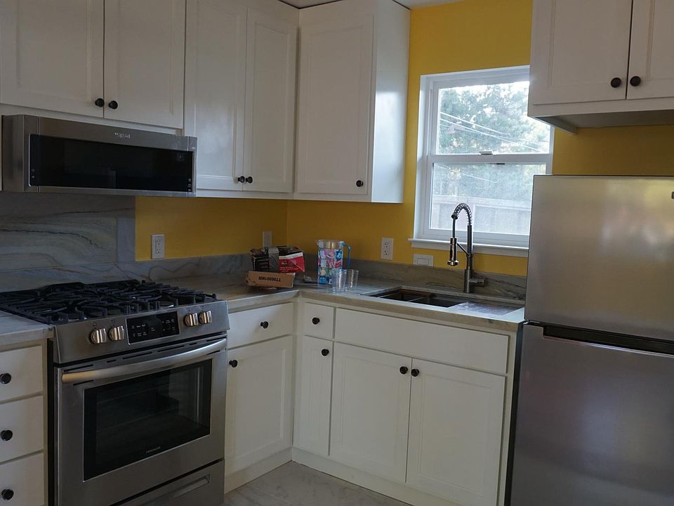 1st image of 801A Crestview Dr