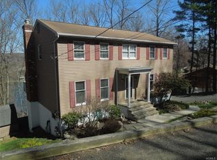 22 Hickory Rd, Sloatsburg, NY 10974