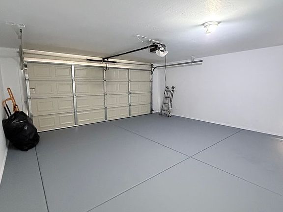 3rd image of 6037 W Southgate Ave