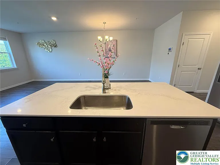 1047 Turnstone Dr — Photo 4
