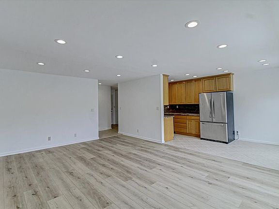 5th image of 3907 La Crescenta Ave APT 209