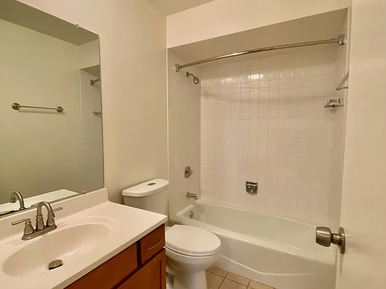 Farmingdale Apartments — Photo 54