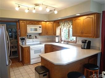 3rd image of 359 Hillview Dr