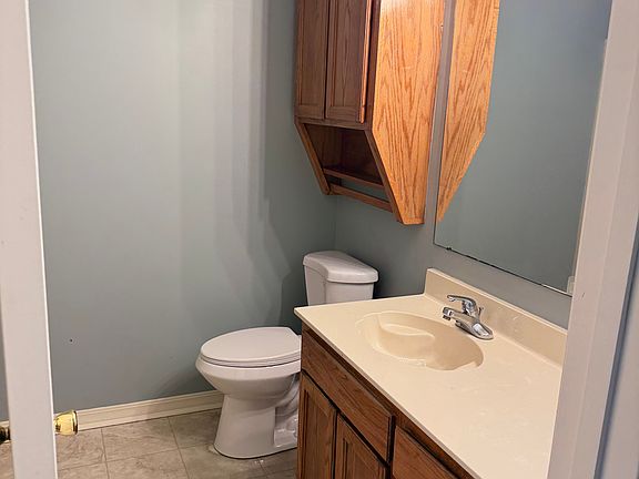 4th image of 403 Crystal Dr