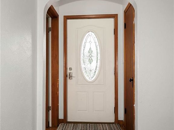 4th image of 608 N Cody Ave