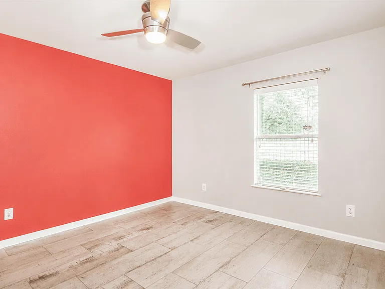 1720 Elgin St — Photo 10