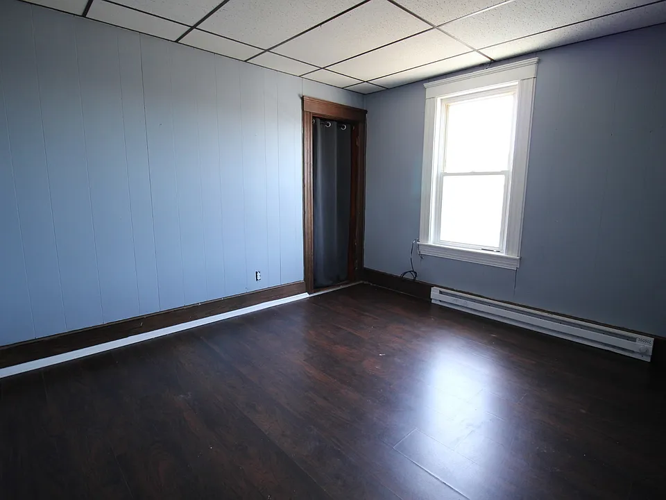 8 Douglas St #3
