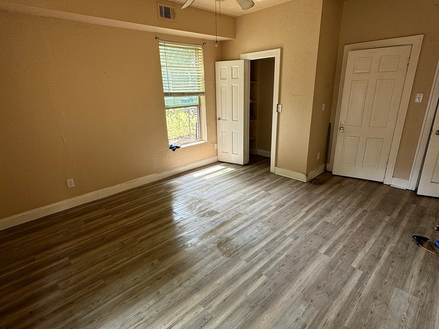 3420 S Harwood St — Photo 4