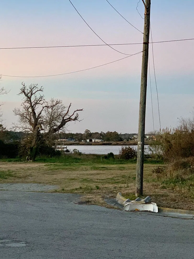 Coming Soon! Cute Home with Water View. Walk to Shops and Water. Downtown Morehead City — Photo 2