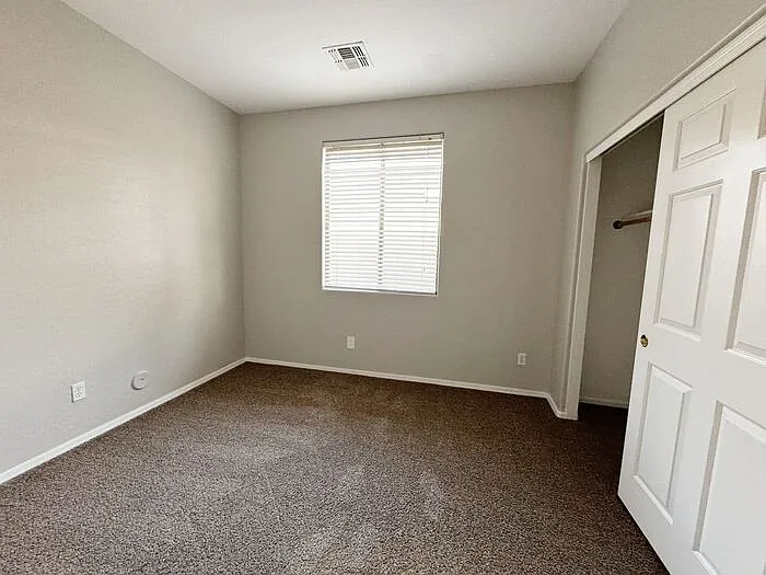 2421 W Ellis St — Photo 31