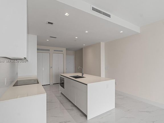 3rd image of 700 NE 24th St Unit 804