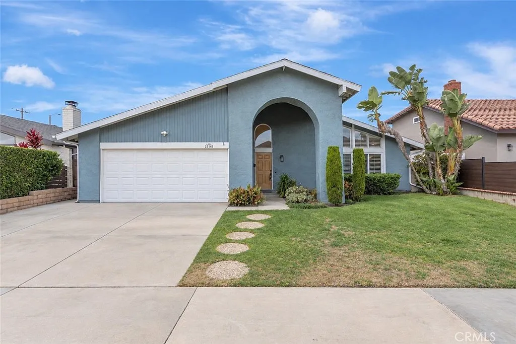 3 bed, 1494 sqft, $6,800 — Photo 1