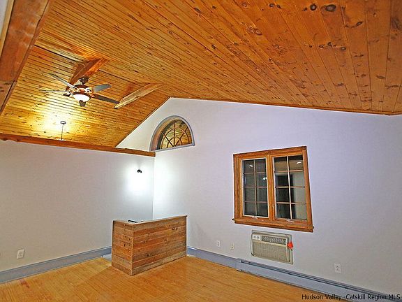 5th image of 9 Hill Top Ln