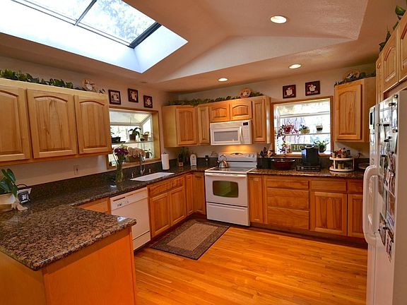 4th image of 109 Spreading Oak Dr