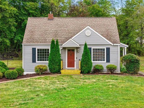 211 Central Dr, Valencia, PA 16059