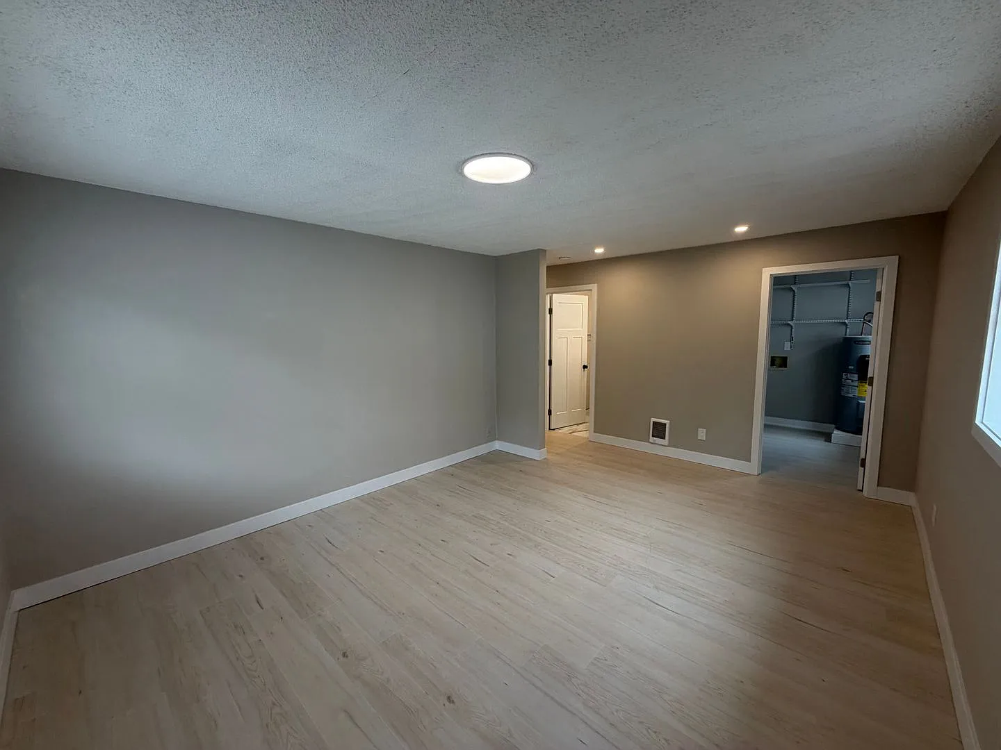 TAC T Carlyle Apartments — Photo 2
