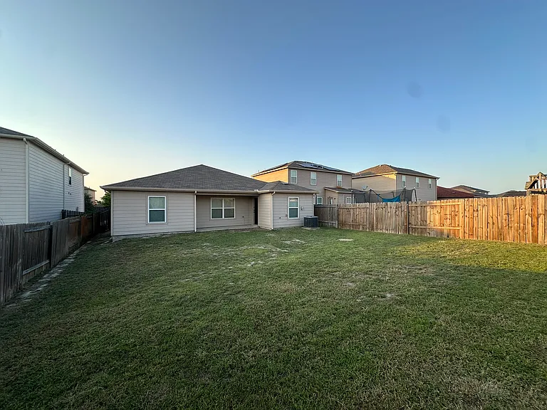 1818 Clegg St — Photo 34