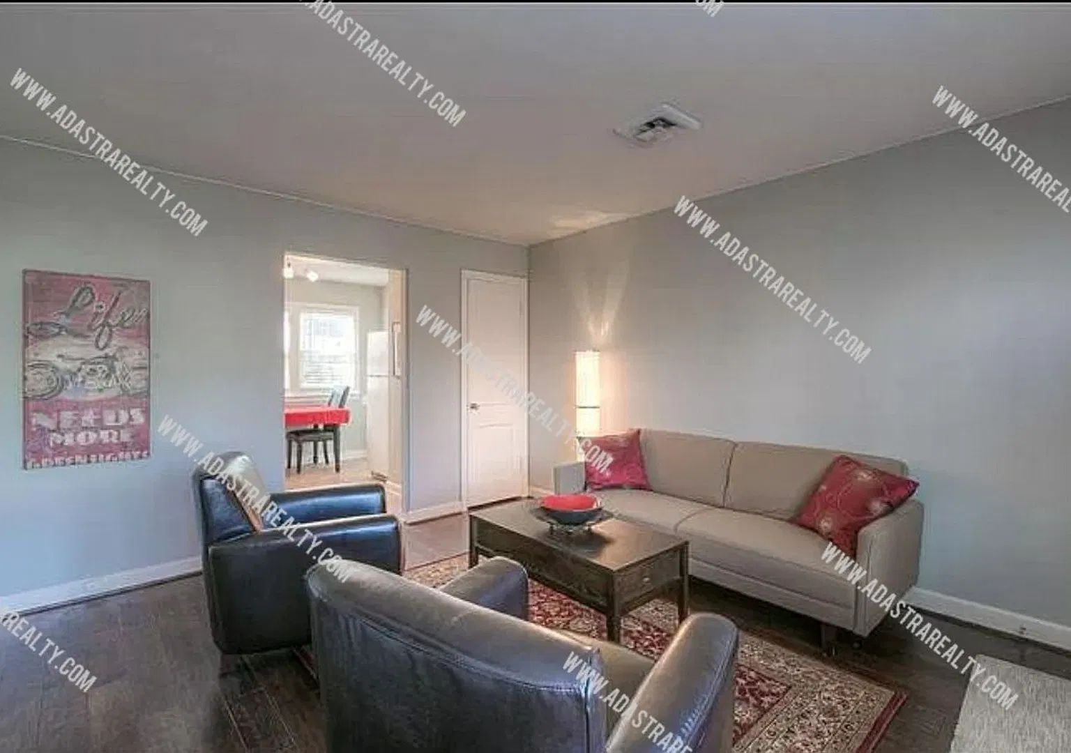 Beautiful Roeland Park Ranch-Available NOW!! — Photo 4