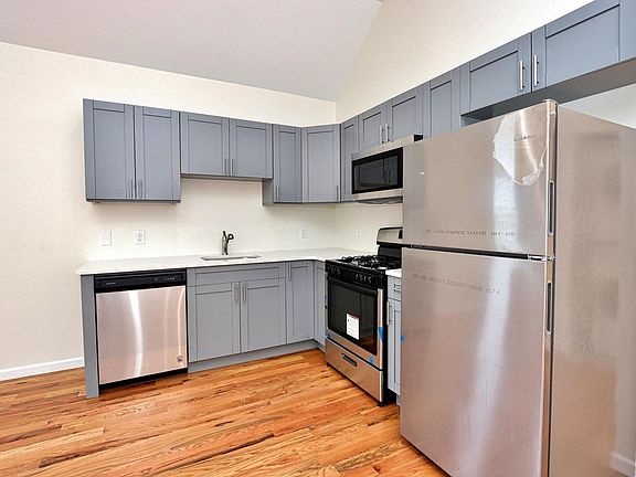 3rd image of 59 2nd St Suite 1