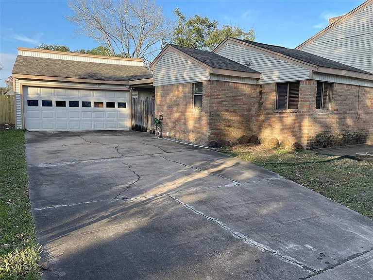 18002 Hollywell Dr — Photo 17