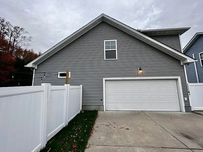 2228 Martlet Ln — Photo 37