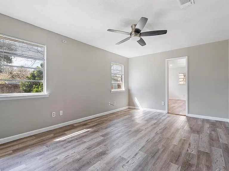 1106 Hackberry Dr — Photo 10