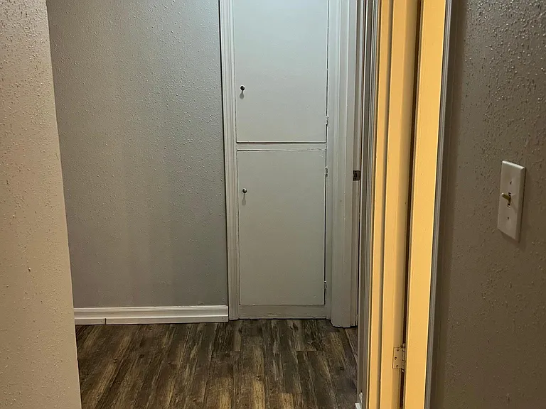 1729 Houston Ave — Photo 17