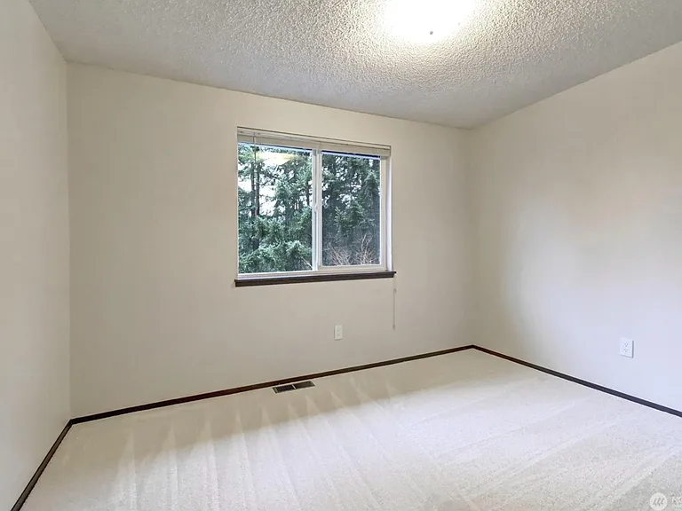 6230 172nd St SW — Photo 15