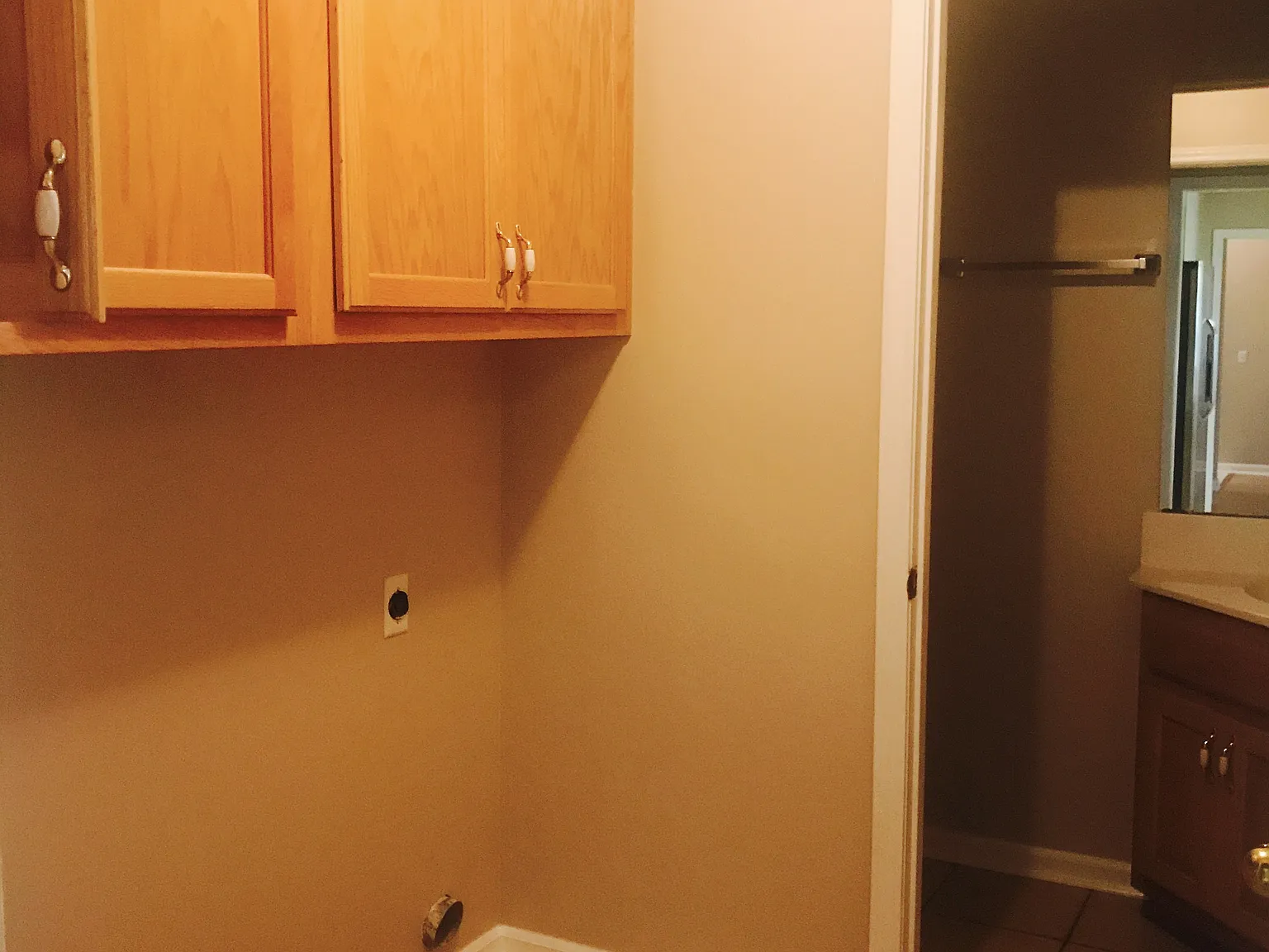 4 bed, 2.5 bath, 2027 sqft, $2,100 — Photo 2