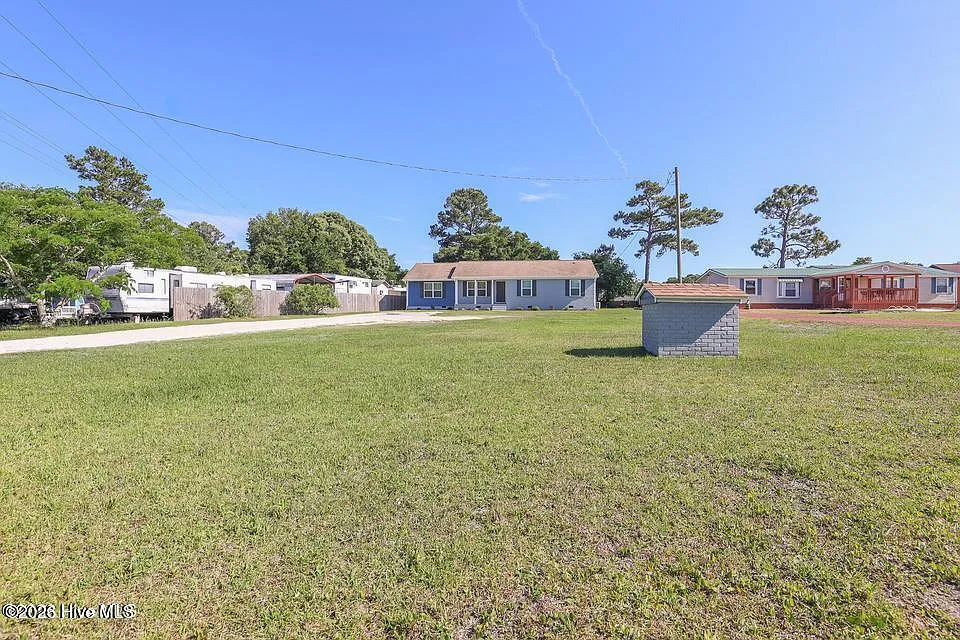 3 bed, 2.5 bath, 1651 sqft, $1,800 — Photo 4