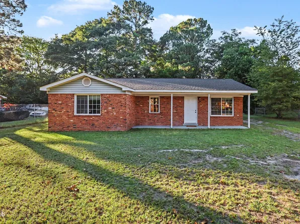 6536 Amanda Cir, Fayetteville, NC 28304