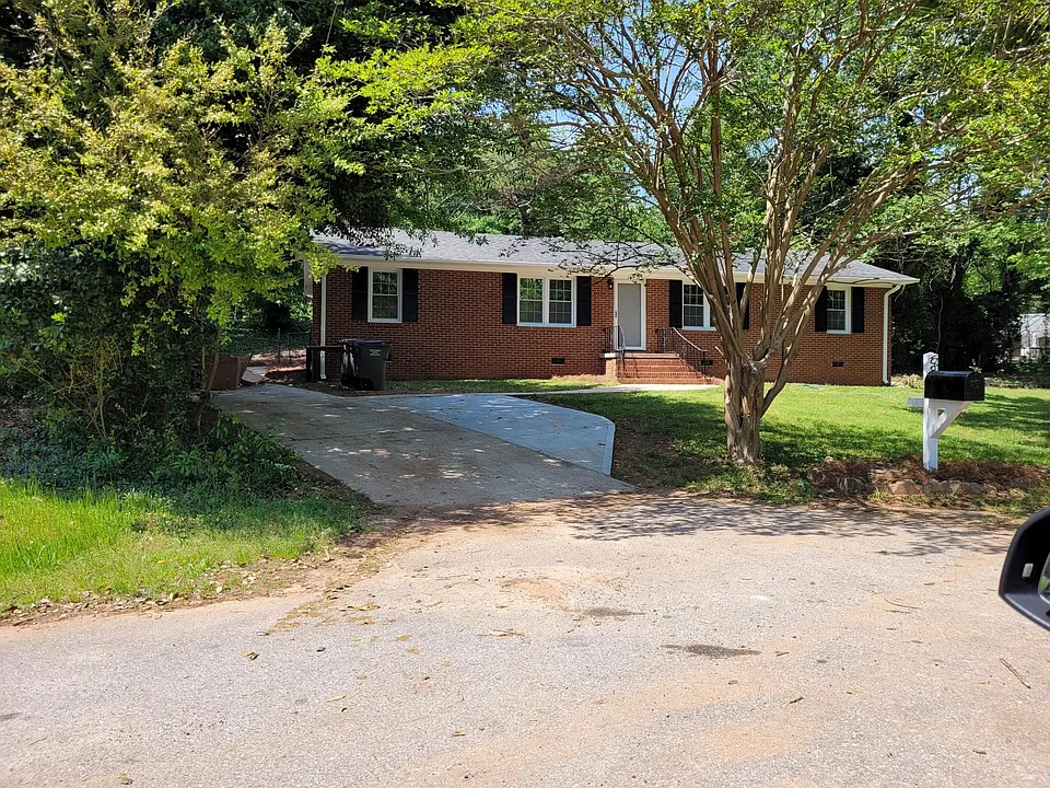 108 Folkstone St