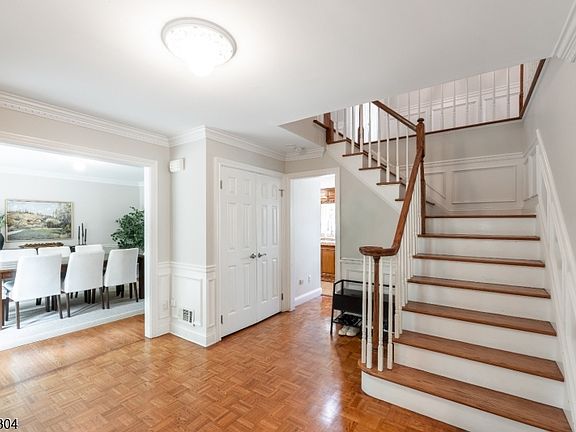 5th image of 2 Hemlock Ln