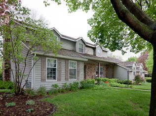 3033 Ridgeview Ct, Green Bay, WI 54301