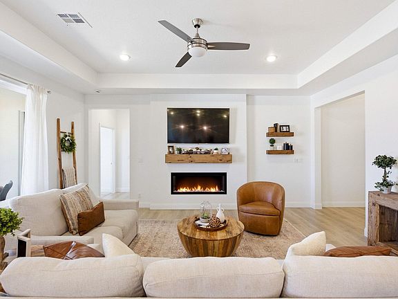 3rd image of 2654 W Lugano Way